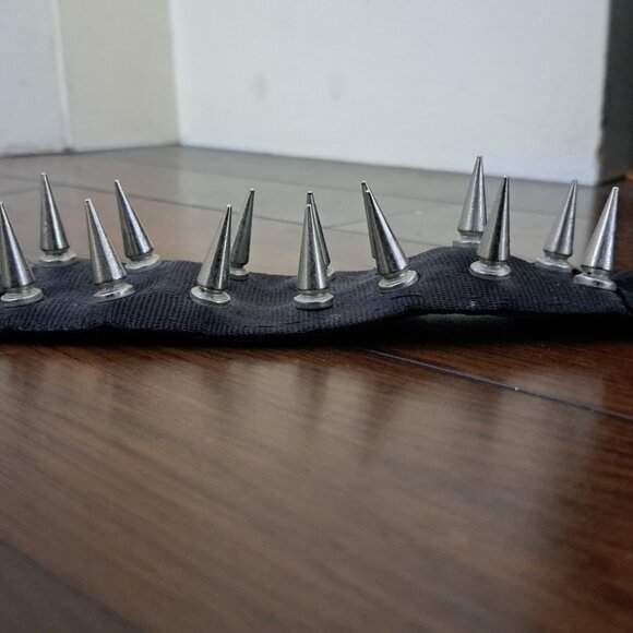 Studded bracelet - Picture 2 of 4